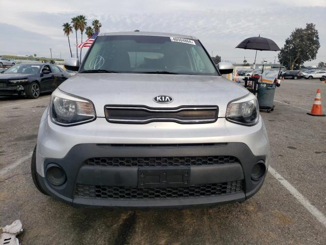 KNDJN2A21H7479744 - 2017 KIA SOUL SILVER photo 5