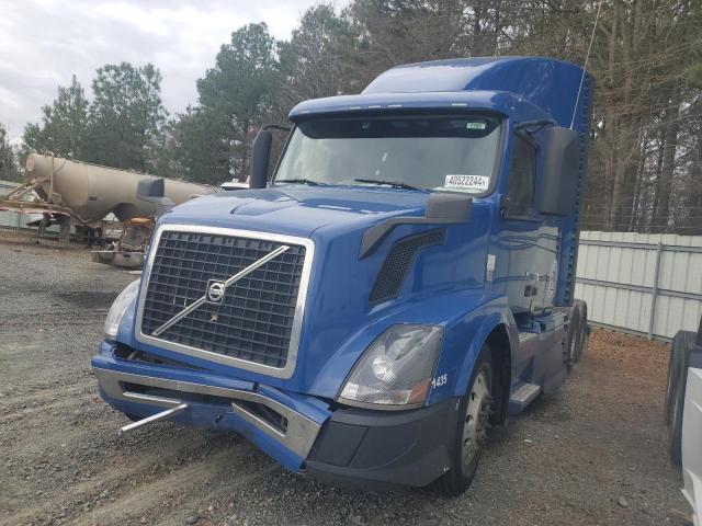 4V4NC9EG8HN971435 - 2017 VOLVO VN VNL BLUE photo 2