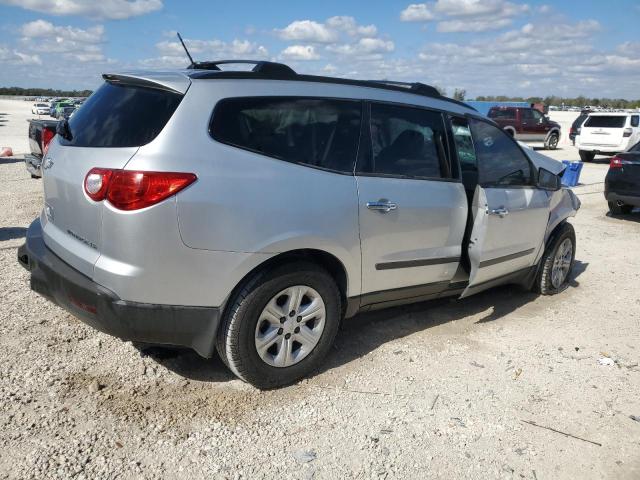 1GNER13DX9S107775 - 2009 CHEVROLET TRAVERSE LS SILVER photo 3