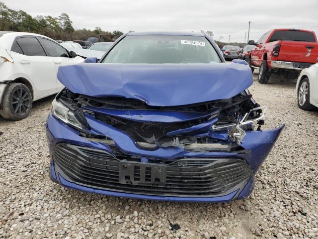 4T1B11HK2JU600879 - 2018 TOYOTA CAMRY L BLUE photo 5