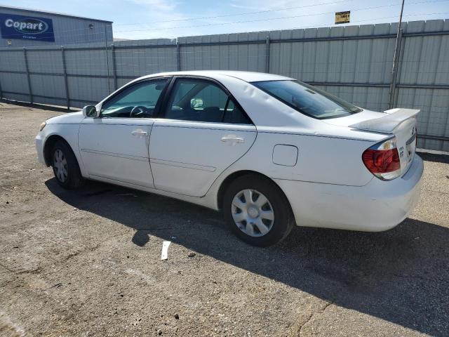 4T1BE32K05U394797 - 2005 TOYOTA CAMRY LE WHITE photo 2