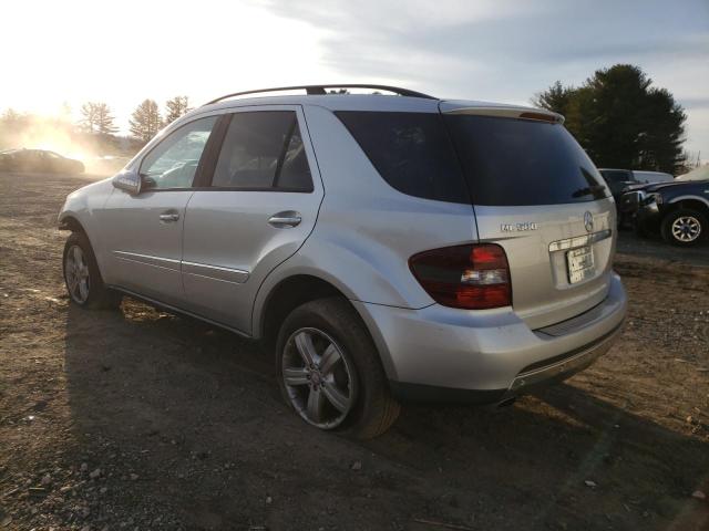 4JGBB75E36A041575 - 2006 MERCEDES-BENZ ML 500 SILVER photo 2