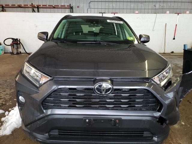 JTMP1RFV6KD007162 - 2019 TOYOTA RAV4 XLE GRAY photo 5