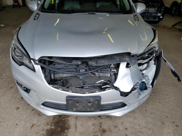 LRBFX2SAXJD025861 - 2018 BUICK ENVISION ESSENCE Արծաթագույն լուսանկար 11