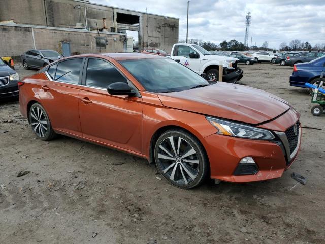 1N4BL4CV8KC166725 - 2019 NISSAN ALTIMA SR ORANGE photo 4