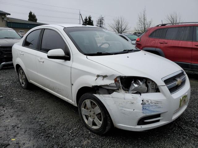 KL1TD56E19B636940 - 2009 CHEVROLET AVEO LS WHITE photo 4