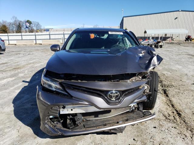 4T1B11HK3JU107728 - 2018 TOYOTA CAMRY L GRAY photo 5