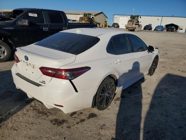 4T1G31AK8LU012496 - 2020 TOYOTA CAMRY SE WHITE photo 3