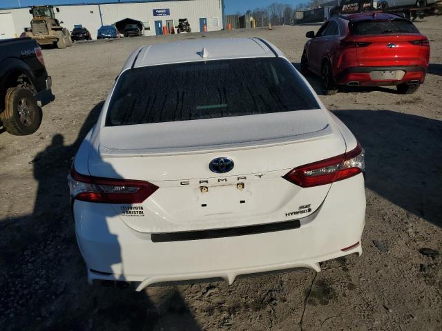 4T1G31AK8LU012496 - 2020 TOYOTA CAMRY SE WHITE photo 6