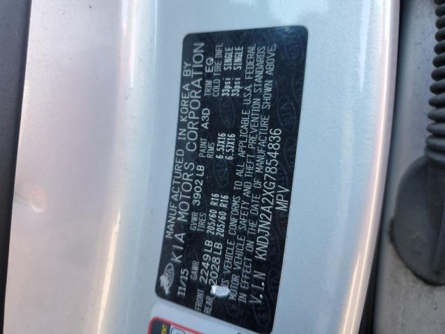 KNDJN2A2XG7854836 - 2016 KIA SOUL SILVER photo 12