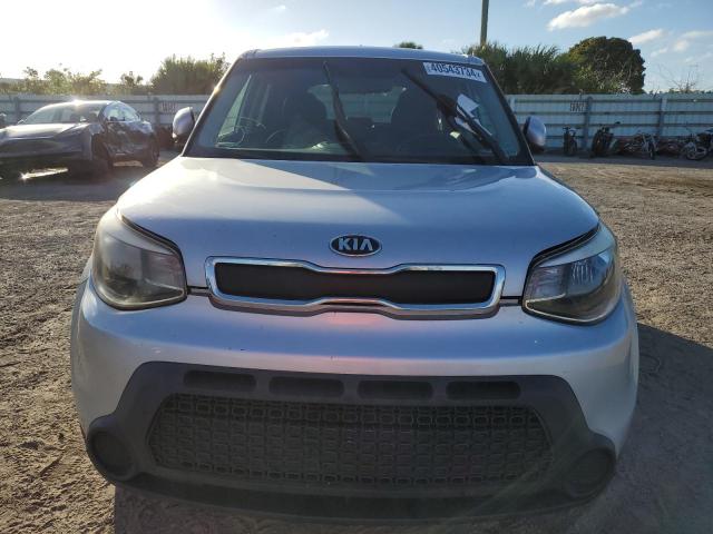 KNDJN2A2XG7854836 - 2016 KIA SOUL SILVER photo 5