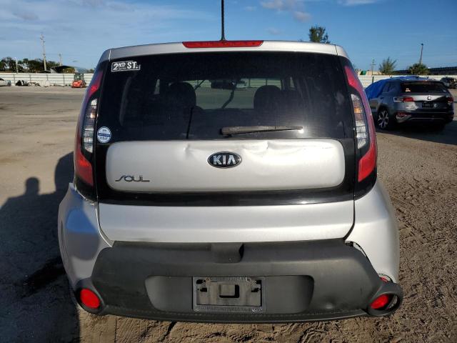 KNDJN2A2XG7854836 - 2016 KIA SOUL SILVER photo 6