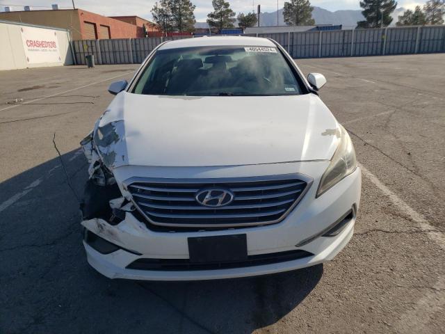 5NPE24AF4FH241792 - 2015 HYUNDAI SONATA SE WHITE photo 5