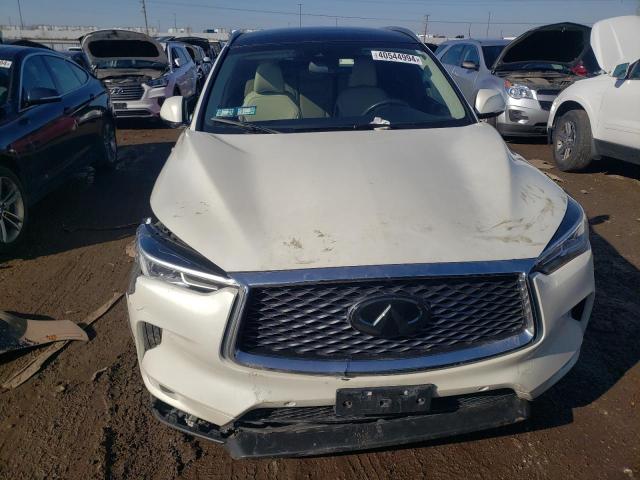 3PCAJ5M38KF116912 - 2019 INFINITI QX50 ESSENTIAL WHITE photo 5