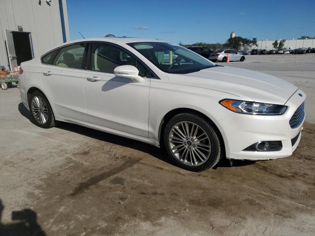 3FA6P0HRXDR110820 - 2013 FORD FUSION SE WHITE photo 4