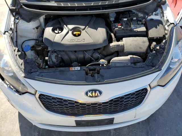 KNAFK5A81G5582058 - 2016 KIA FORTE LX WHITE photo 11