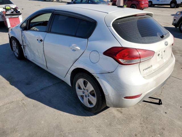 KNAFK5A81G5582058 - 2016 KIA FORTE LX WHITE photo 2