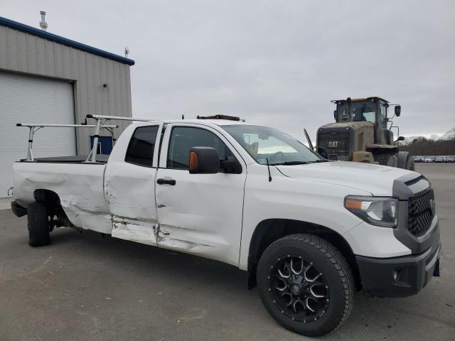 5TFCY5F15KX025571 - 2019 TOYOTA TUNDRA DOUBLE CAB SR/SR5 WHITE photo 4