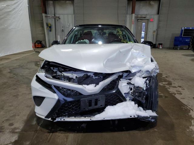 4T1B61HK6KU297849 - 2019 TOYOTA CAMRY XSE WHITE photo 5