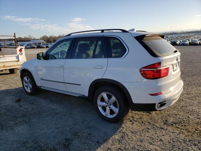 5UXZV8C55D0C15234 - 2013 BMW X5 XDRIVE50I WHITE photo 2