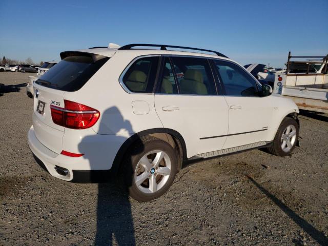 5UXZV8C55D0C15234 - 2013 BMW X5 XDRIVE50I WHITE photo 3