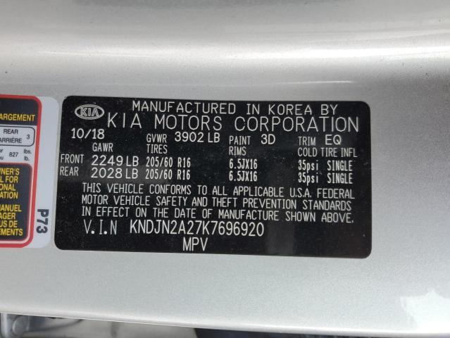 KNDJN2A27K7696920 - 2019 KIA SOUL SILVER photo 13