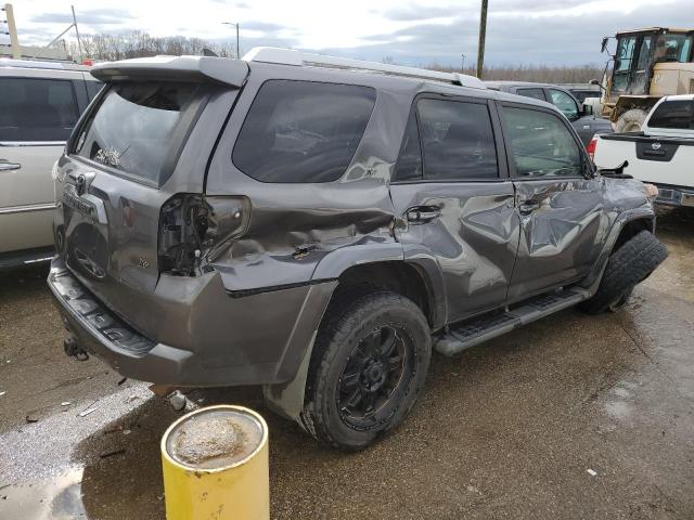 JTEBU5JRXF5270237 - 2015 TOYOTA 4RUNNER SR5 GRAY photo 3