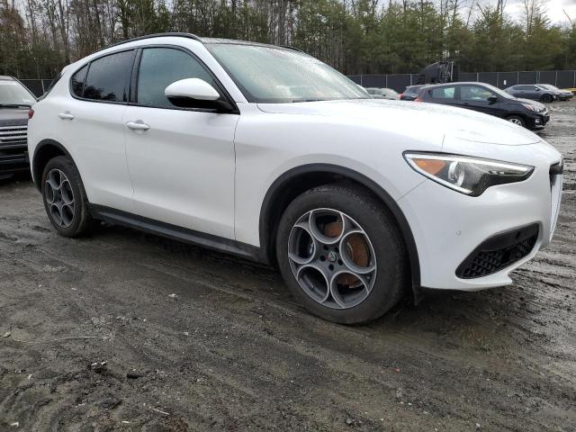 ZASPAKBN8K7C31150 - 2019 ALFA ROMEO STELVIO TI WHITE photo 4