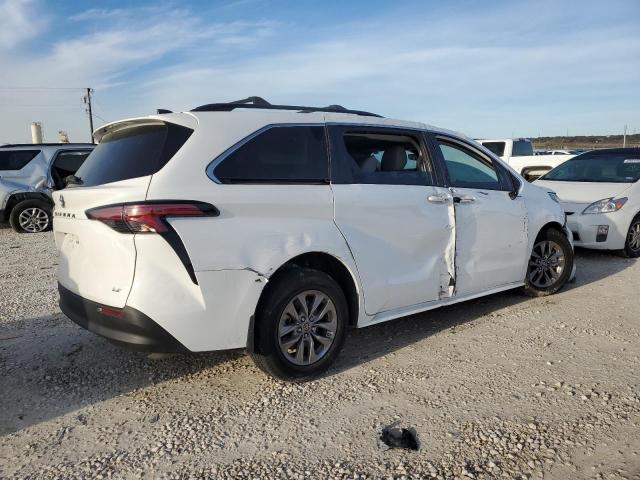 5TDKRKEC8NS078902 - 2022 TOYOTA SIENNA LE WHITE photo 3