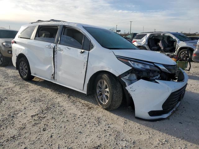 5TDKRKEC8NS078902 - 2022 TOYOTA SIENNA LE WHITE photo 4