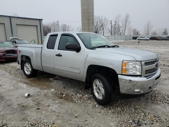 1GCRKSE72DZ263014 - 2013 CHEVROLET SILVERADO K1500 LT SILVER photo 4