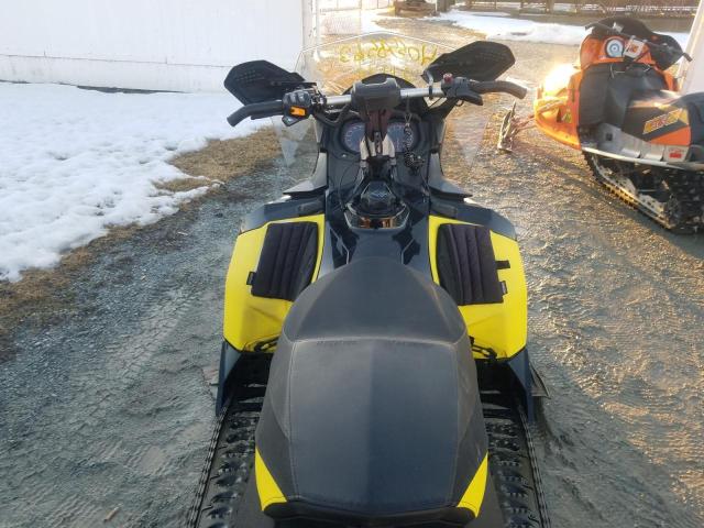 2BPSUDGA9GV000024 - 2016 SKI DOO MXZ YELLOW photo 8