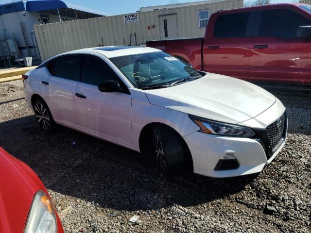 1N4BL4CW7KN301531 - 2019 NISSAN ALTIMA SR WHITE photo 4