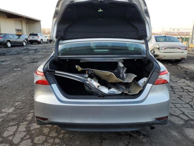 4T1B11HK0JU043437 - 2018 TOYOTA CAMRY L SILVER photo 6