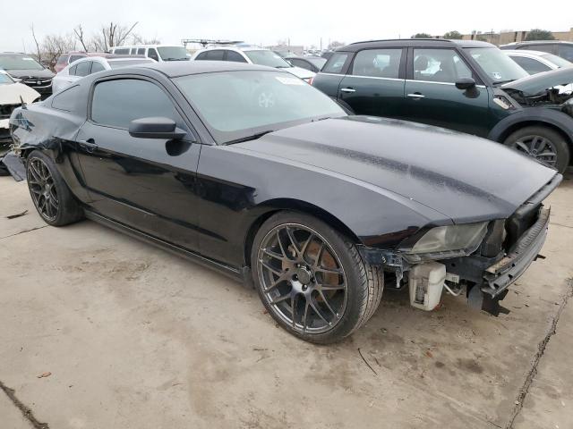 1ZVBP8AM3D5259463 - 2013 FORD MUSTANG BLACK photo 4