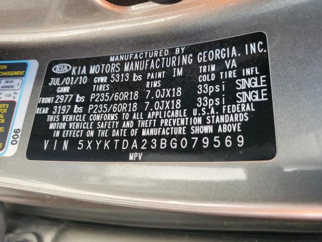 5XYKTDA23BG079569 - 2011 KIA SORENTO BASE GRAY photo 13