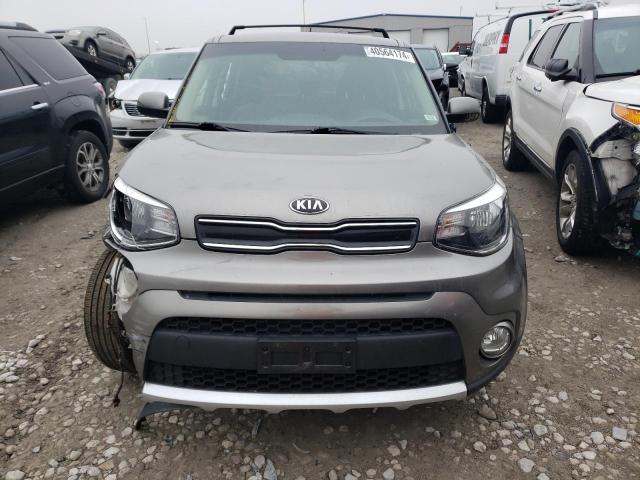 KNDJP3A50J7504973 - 2018 KIA SOUL + GRAY photo 5