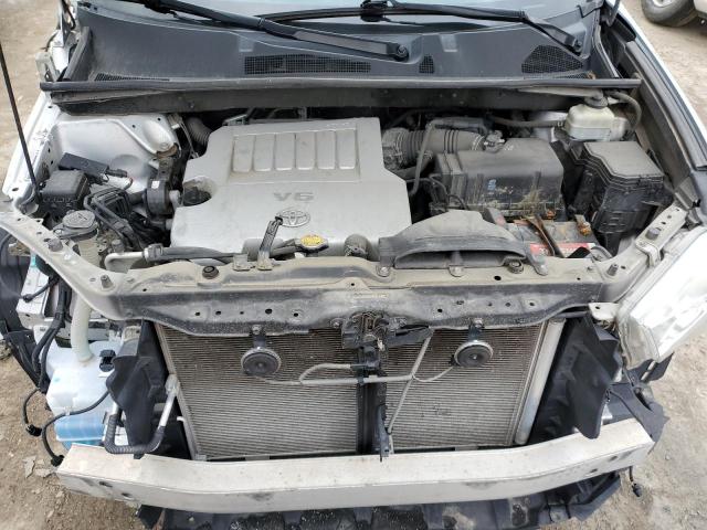 5TDZK3EH3CS063970 - 2012 TOYOTA HIGHLANDER BASE Argent photo 11