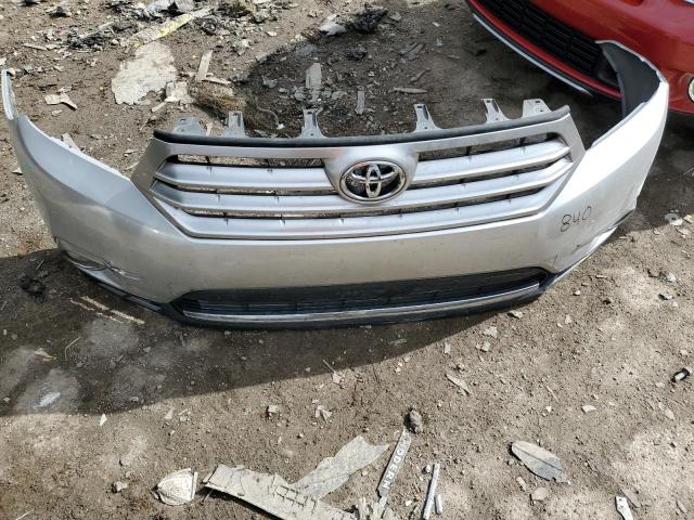 5TDZK3EH3CS063970 - 2012 TOYOTA HIGHLANDER BASE Argent photo 12