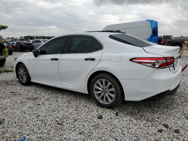 4T1B11HK5JU149401 - 2018 TOYOTA CAMRY L WHITE photo 2