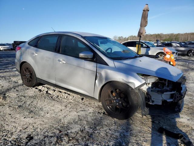 1FADP3F22GL249258 - 2016 FORD FOCUS SE WHITE photo 4