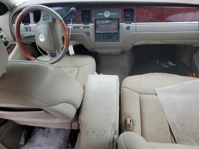 1LNHM83W03Y632777 - 2003 LINCOLN TOWN CARTIER CREAM photo 8