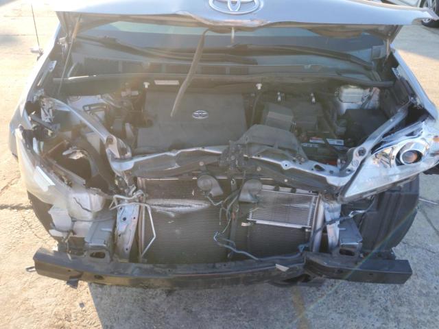 5TDYK3DC6DS336550 - 2013 TOYOTA SIENNA XLE SILVER photo 11