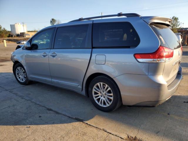 5TDYK3DC6DS336550 - 2013 TOYOTA SIENNA XLE SILVER photo 2