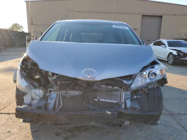 5TDYK3DC6DS336550 - 2013 TOYOTA SIENNA XLE SILVER photo 5