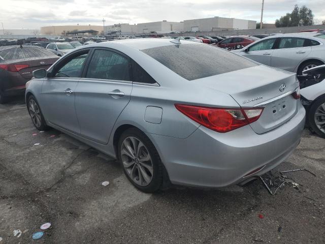 5NPEC4AB6DH745543 - 2013 HYUNDAI SONATA SE SILVER photo 2