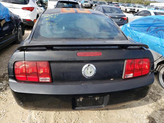 1ZVFT80N265223547 - 2006 FORD MUSTANG BLACK photo 6