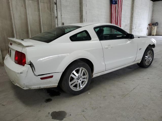 1ZVHT82H475320718 - 2007 FORD MUSTANG GT WHITE photo 3