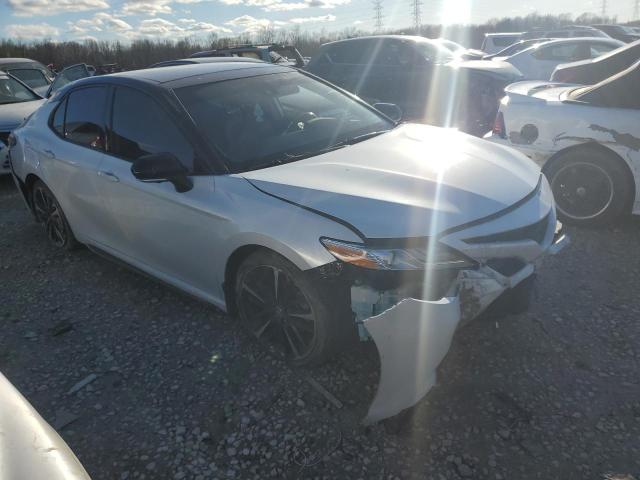 4T1KZ1AKXLU037084 - 2020 TOYOTA CAMRY TRD WHITE photo 4