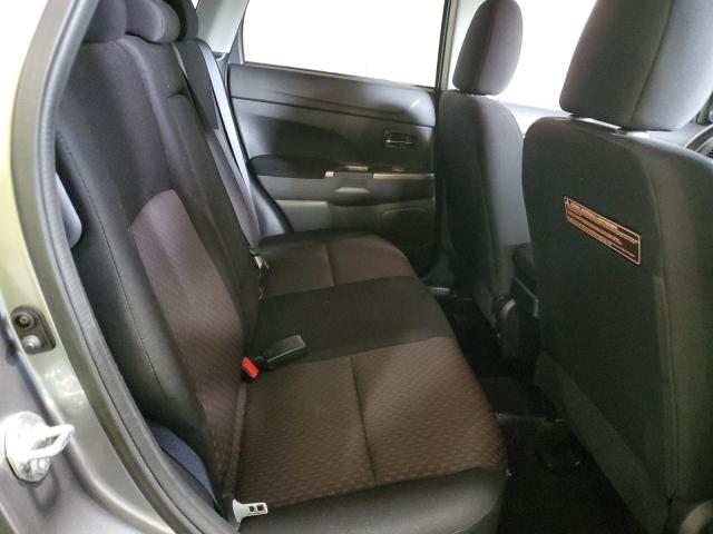 JA4AR3AU7JU023387 - 2018 MITSUBISHI OUTLANDER ES 银色 照片 10